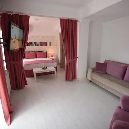 Mia Hill Hotel 3*