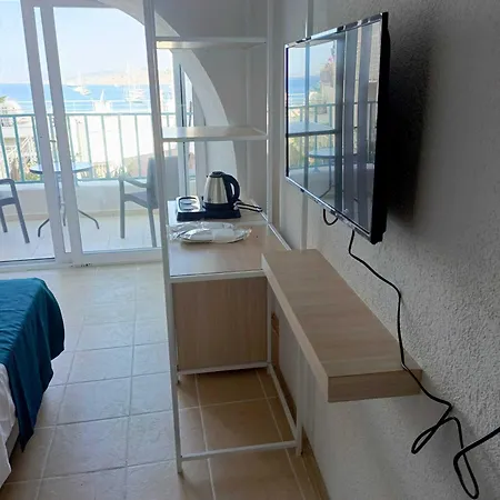 Mia Hill * Αλικαρνασσός