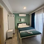 Mia Hill Hotel *