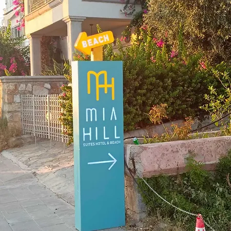 Mia Hill 3*